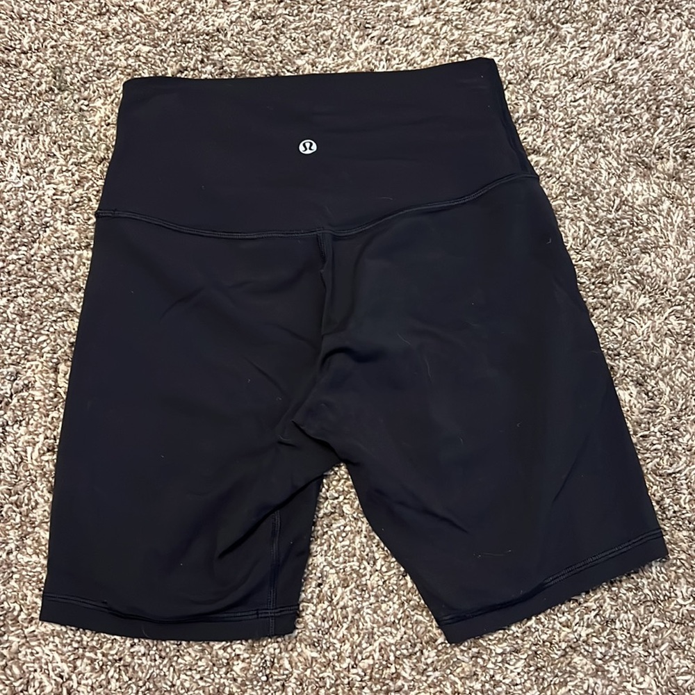 Lululemon Align Highrise shorts 8”